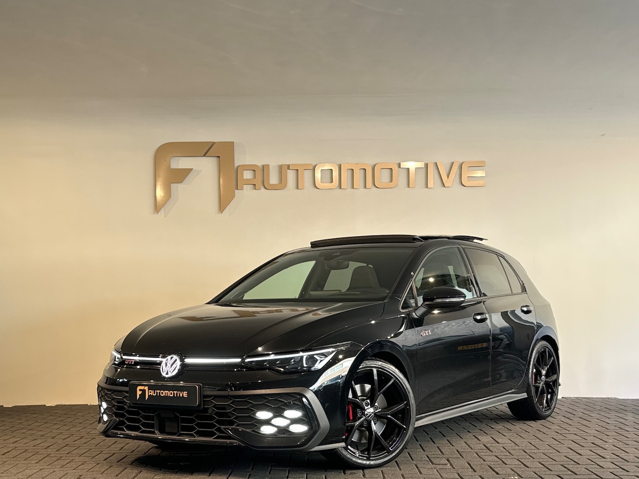 Volkswagen Golf - 2.0 TSI GTI Pano|HuD|Harman Kardon|Camera|Sfeer - AutoWereld.nl