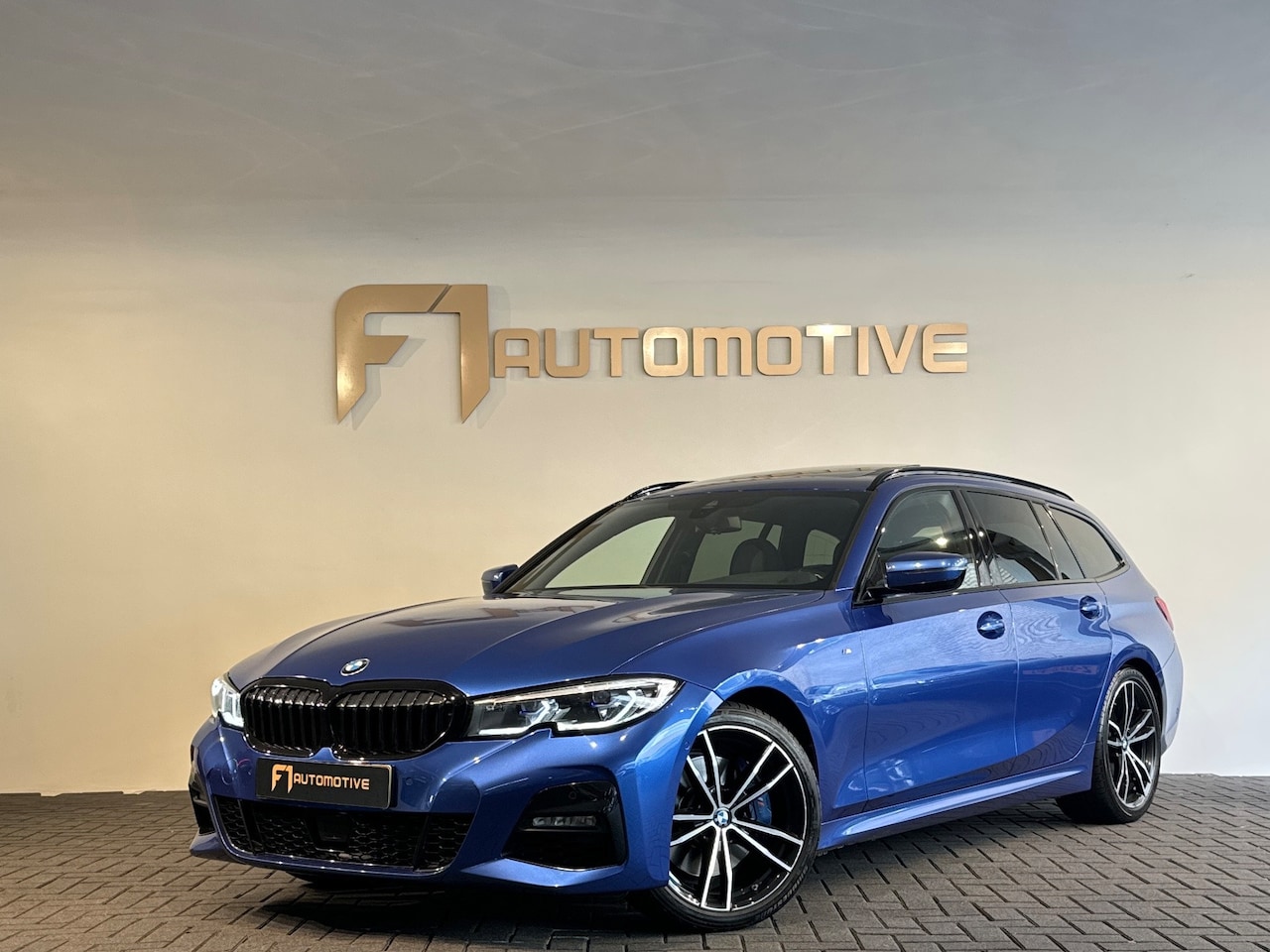 BMW 3-serie Touring - 330i Pano|Harman Kardon|HuD|Trekhaak|Keyless|Laser - AutoWereld.nl