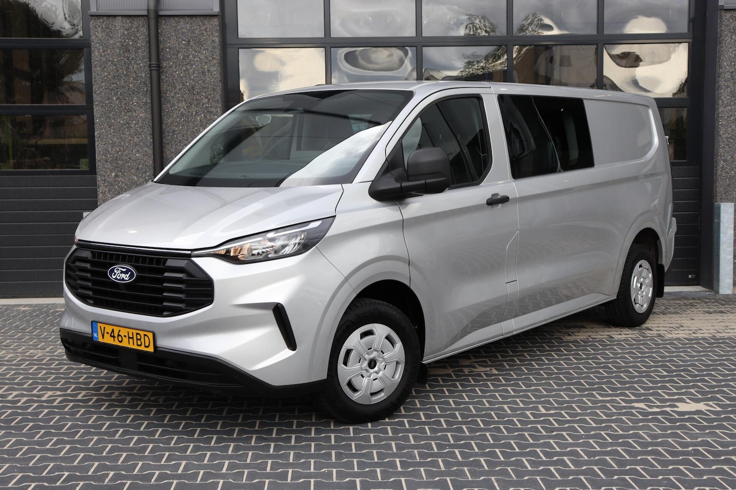 Ford Transit Custom - 2.0 TDCI L2H1 l DUBBEL CABINE l CARPLAY l TREKHAAK l AIRCO - AutoWereld.nl