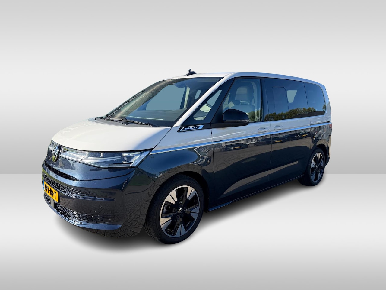 Volkswagen Multivan - 1.5 eHybrid L1 Bulli Edition 4Motion | Panoramadak | Trekhaak | Lederen Bekleding | H/K Au - AutoWereld.nl