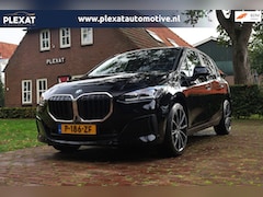 BMW 2-serie Active Tourer - 218i High Executive Aut. | Panorama | Sportstoelen | Orig. NL | HUD | Memory | Full Led |