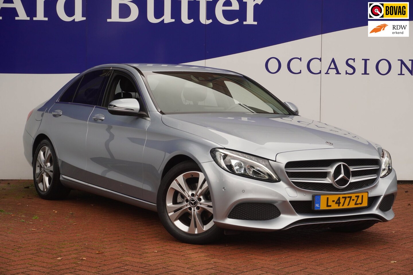 Mercedes-Benz C-klasse - 180 Business / ElekTrekhaak / Navi / Stoelverwarm. / PDC / Bluetooth / Half-leder / 17"LMV - AutoWereld.nl