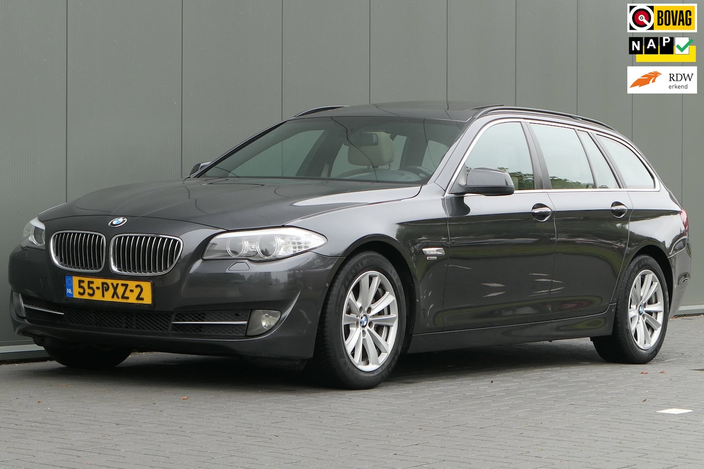 BMW 5-serie Touring - 523i High Executive NAP Pano Leder Sportstoelen - AutoWereld.nl