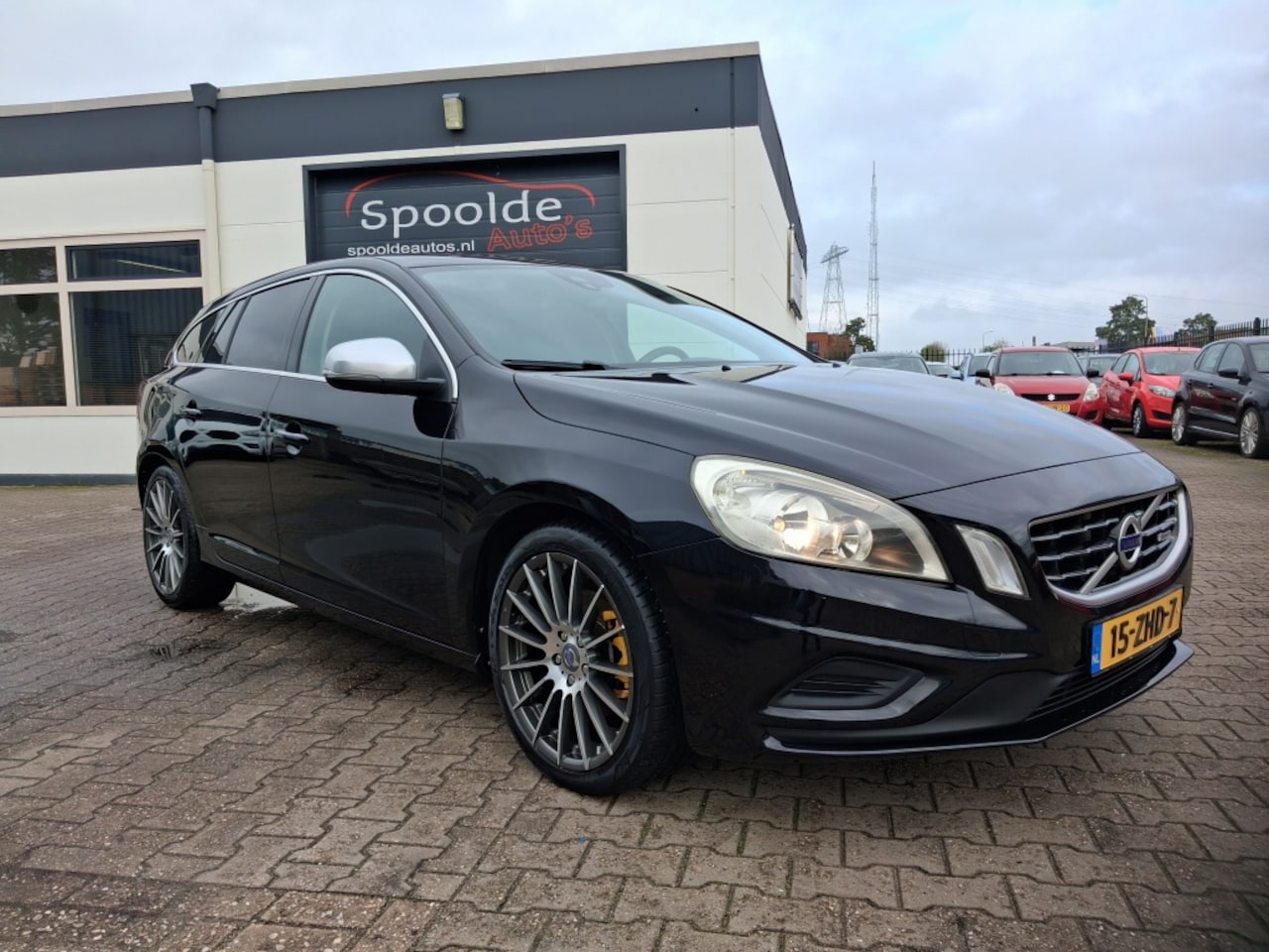 Volvo V60 - 1.6 T3 R-Design/Automaat/Dealer onderhouden - AutoWereld.nl