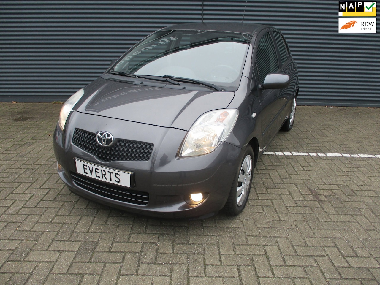 Toyota Yaris - 1.3 VVTi Sol MMT Automaat Airco Apk 13-10-2027 zeer nette en goed onderhouden auto scherpe - AutoWereld.nl
