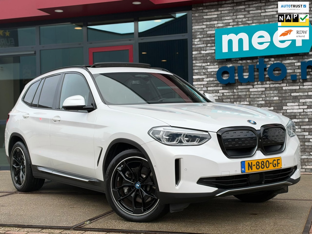BMW iX3 - High Executive 80 kWh l SOH 94% l PANO l H/K l HUD l 360 l KEYLESS l ACC l DODE HOEK l EL- - AutoWereld.nl