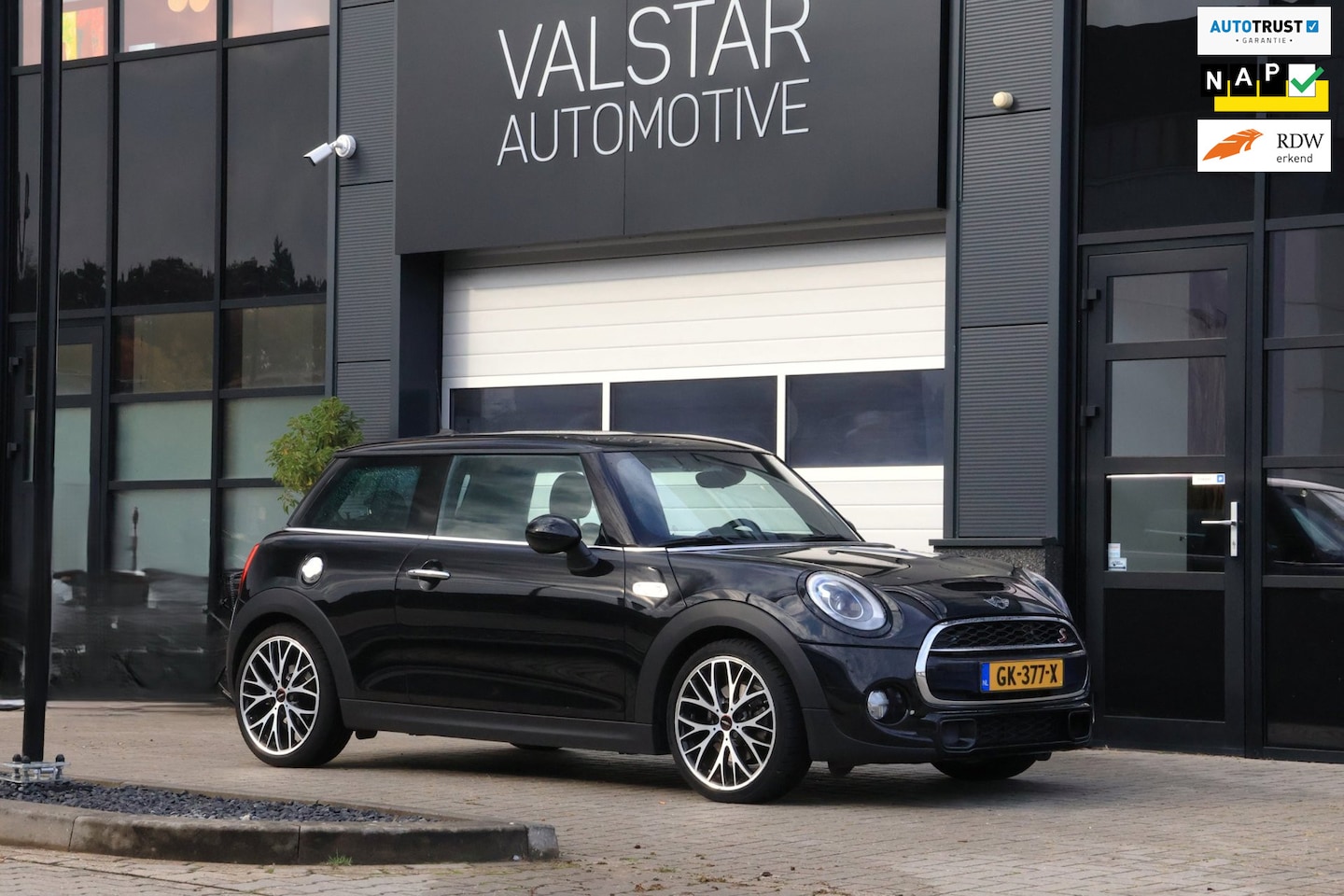 MINI John Cooper Works - 2.0 S | JCW | JCW EXHAUST BUTTON | NL - AutoWereld.nl