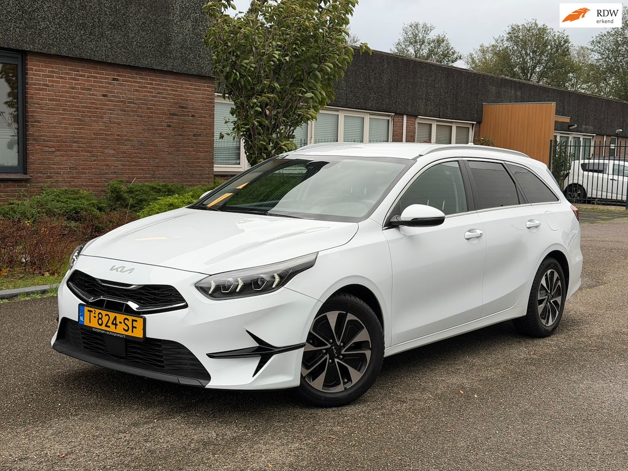 Kia Cee'd Sportswagon - Ceed 1.0 T-GDi MHEV DynamicPlusLine | WINTER-PACK | TREKH. | CAMERA | DODEHOEK | LMV | CAR - AutoWereld.nl