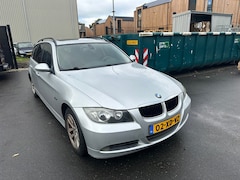 BMW 3-serie Touring - 320i High Executive