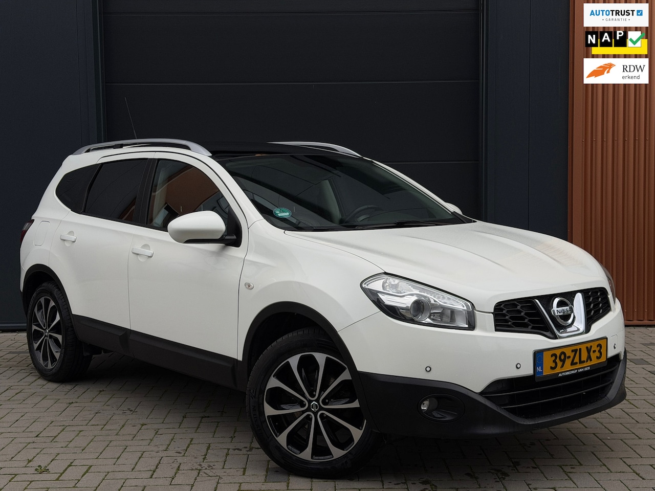 Nissan Qashqai - 1.6 Connect Edition|100% Onderhouden|Pano|Trekhaak|Camera|BlueTooth|Stoelverwarming|Leder| - AutoWereld.nl