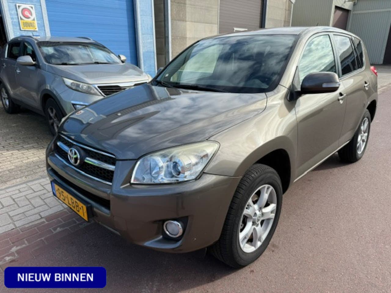 Toyota RAV4 - 2.0 VVTi Dynamic 4WD bj. 2010 NAP 222.897km Boekjes zijn aanwezig. - AutoWereld.nl