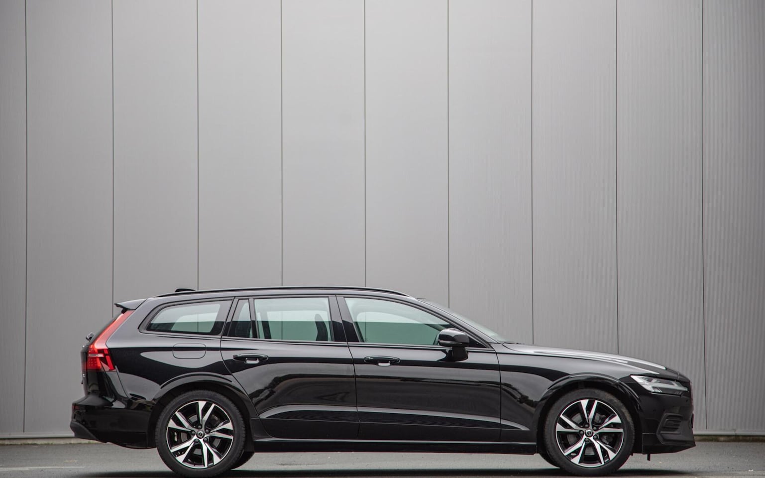 Volvo V60 - 2.0 B4 Core MY2026|Leder|Stoelverwarming|Allseason - AutoWereld.nl