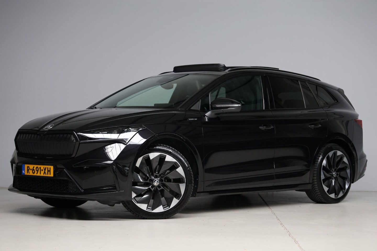 Skoda Enyaq iV - 80 Sportline | panoramadak | adap. cruise | keyless entry | rijstrooksensor | apple carpla - AutoWereld.nl
