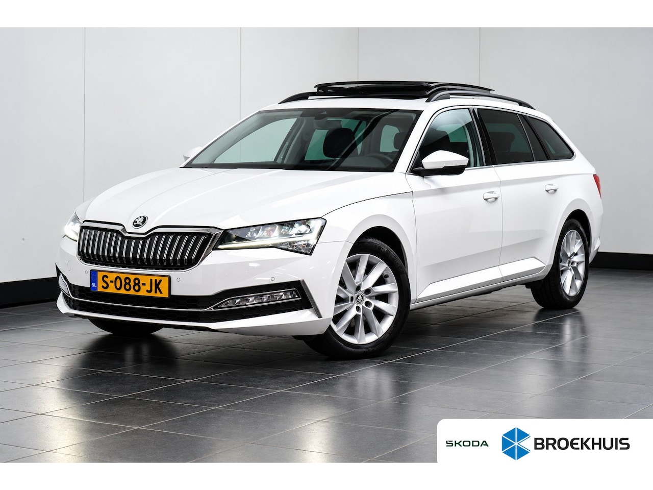 Skoda Superb Combi - 1.4 TSI iV 218PK PHEV DSG-6 Business Edition Plus | PANORAMADAK | STUUR+STOELVERW. | CAMER - AutoWereld.nl