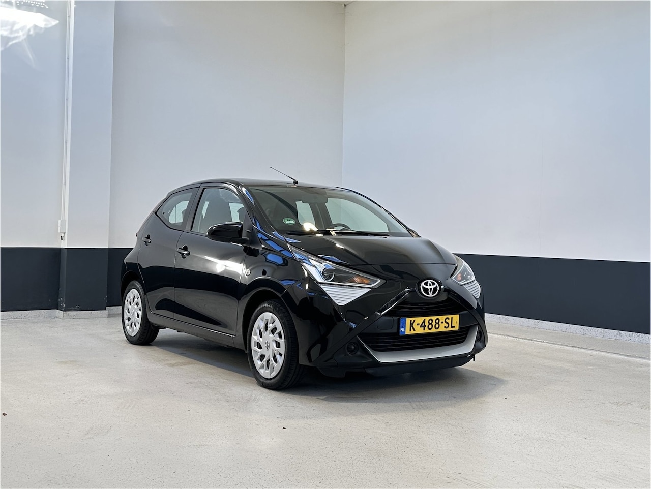 Toyota Aygo - 1.0 VVT-i x-play | NL | 1 Eig | Apple Carplay/ Android auto| Navigatie | Camera| - AutoWereld.nl