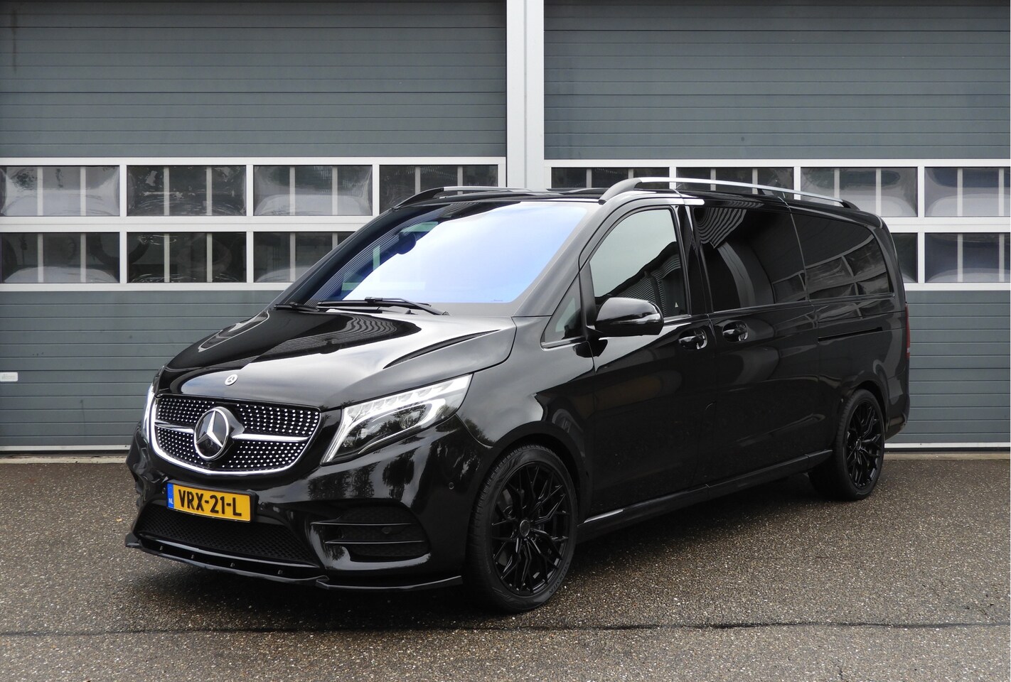 Mercedes-Benz V-klasse - 300d Extra Lang DC Avantgarde AMG AUT | LUCHTVERING | 360° CAMERA | BURMESTER - AutoWereld.nl