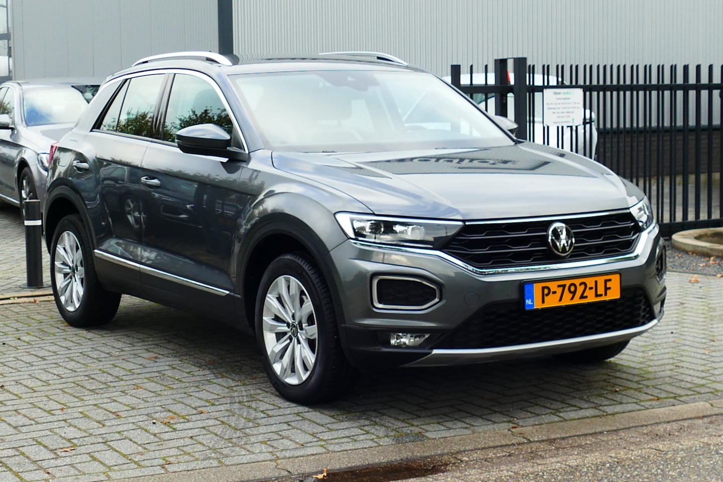 Volkswagen T-Roc - 1.5 TSI Sport. Camera, Elek Klep, Adap Cruise, Stoel&StuurVerw, Haak 1500kg - AutoWereld.nl