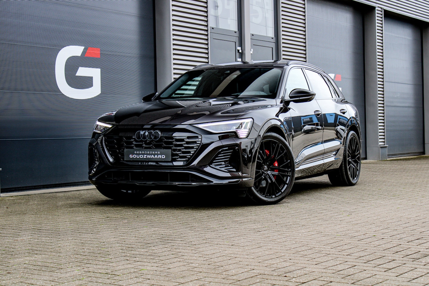 Audi Q8 e-tron - 55 quattro S Edition 115 kWh | Indiv. Madeirabruin | Luchtvering | Pano | B&O | HUD | Memo - AutoWereld.nl