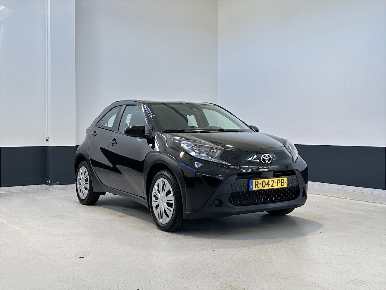 Toyota Aygo X - 1.0 VVT-i MT Play |Apple Carplay/ Android auto | Bluetooth | Camera| NL | 1 Eig | - AutoWereld.nl