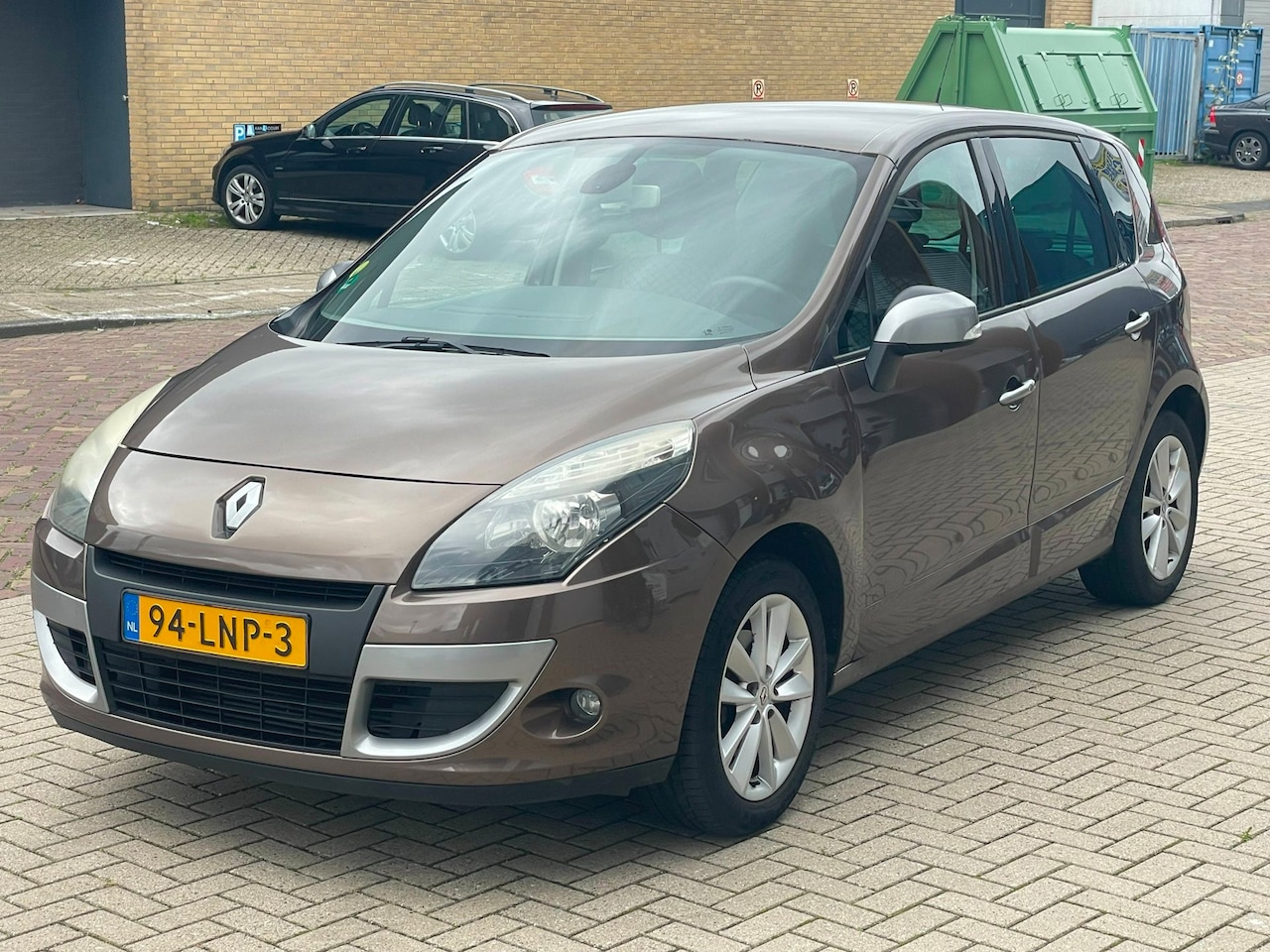 Renault Scénic - 1.4 TCE Celsium Airco Navi LM-V Cruise Trekhaak - AutoWereld.nl