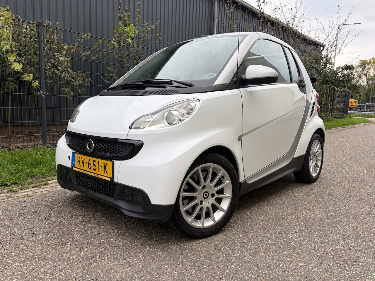 Smart Fortwo cabrio - 1.0 mhd Passion / AUTOMAAT / NAVI / CRUISE / AIRCO / APK 10-2027! - AutoWereld.nl