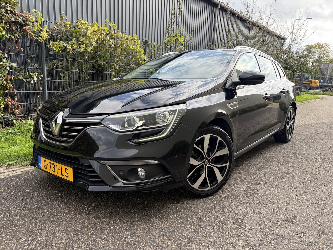 Renault Mégane Estate - 1.3 TCe Bose / NAVI / CRUISE / AIRCO / TREKHAAK / 156dkm! NAP! - AutoWereld.nl