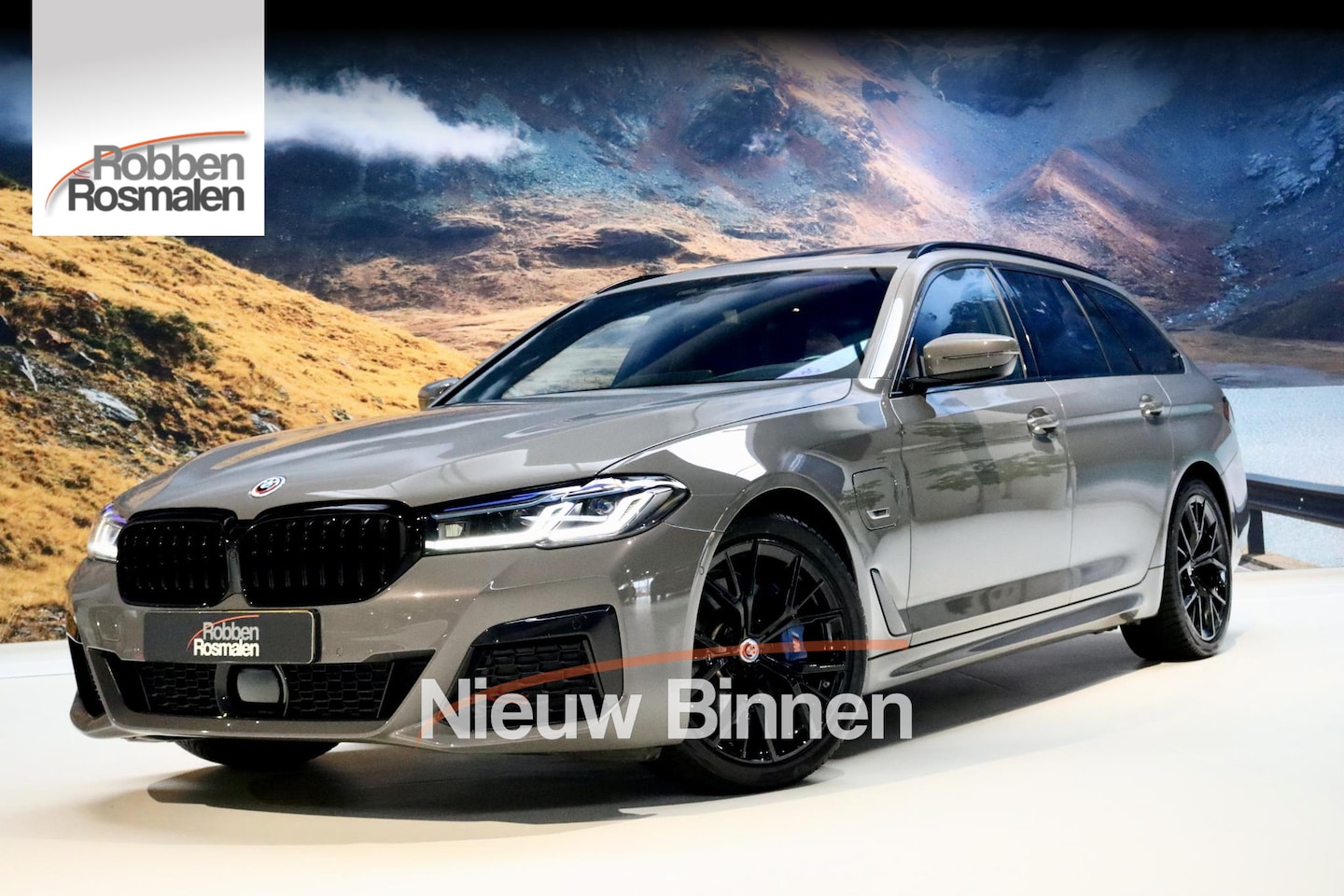 BMW 5-serie Touring - 530e High Ex M Sport|HuD|PANO|BerninaGrey - AutoWereld.nl
