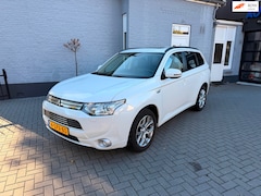 Mitsubishi Outlander - 2.0 PHEV | LEER | DAKJE | TREKHAAK | STOELVERWARMING |