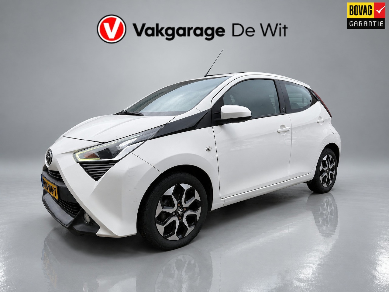 Toyota Aygo - 1.0 VVT-i Team Deutschland | Camera | 15" LMV | DAB+ | Airco | 5-Deur - AutoWereld.nl