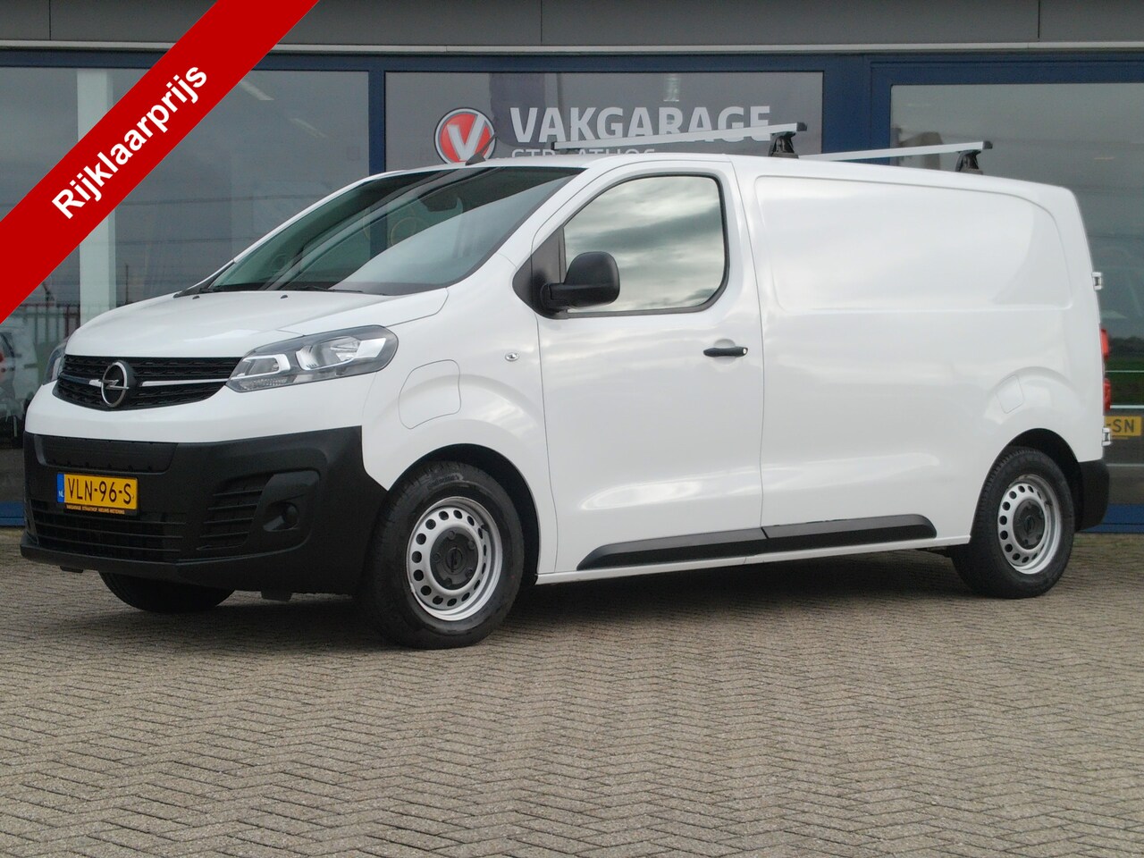 Opel Vivaro-e - L3H1 Edition 75 kWh, 3-Zits / Trekhaak / Airco / Cruise control / Parkeersensoren - AutoWereld.nl