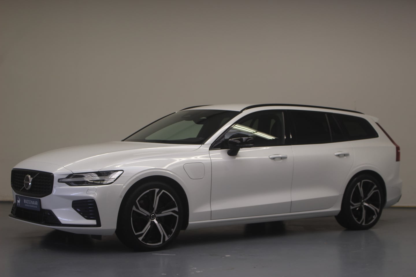 Volvo V60 - T6 Plug-in hybrid AWD Plus Dark | Rijklaarprijs | Trekhaak | - AutoWereld.nl