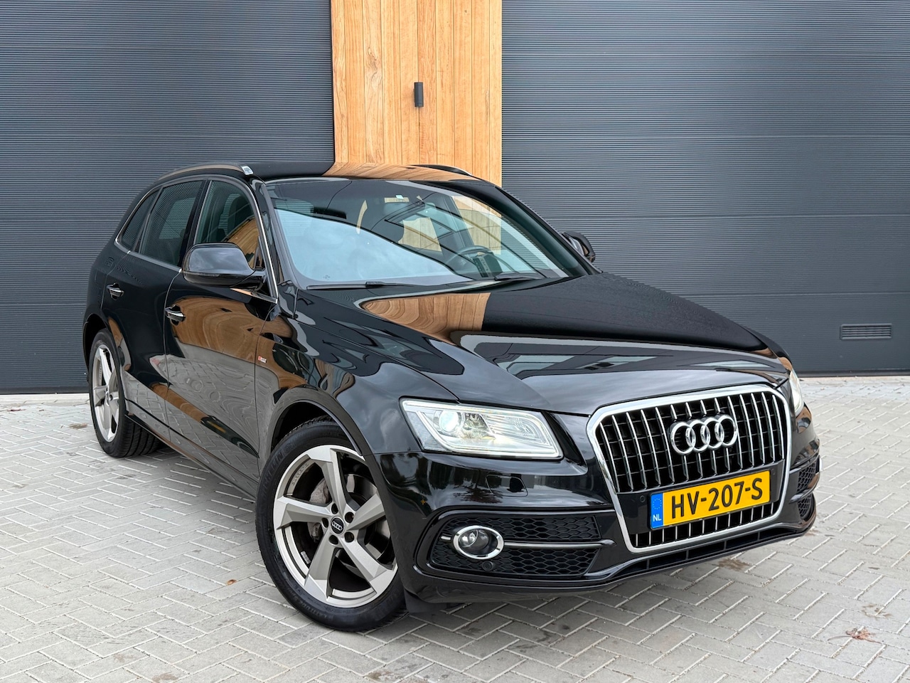 Audi Q5 - 2.0 TDI Sport Edition S-Line (bj 2016) AUT/XENON/164000 KM/ - AutoWereld.nl