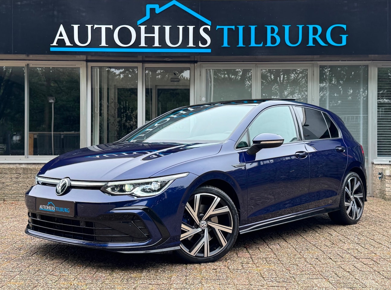 Volkswagen Golf - 1.5 eTSI R-Line Pano Keyless IQ Camera - AutoWereld.nl