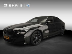 BMW 5-serie - Sedan 530e | M-Sportpakket | LED | HUD | SOH 98% | Active cruise | Panoramadak | Comfortze