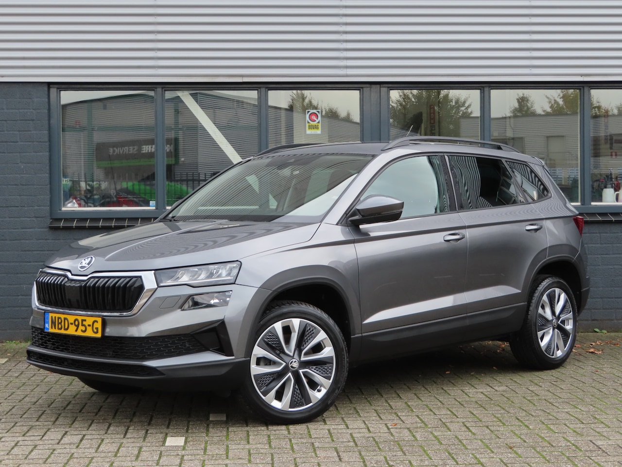 Skoda Karoq - 1.5 TSI ACT DSG | trekhaak wegklapbaar | camera | adaptive cruise | stuurwielverwarming | - AutoWereld.nl