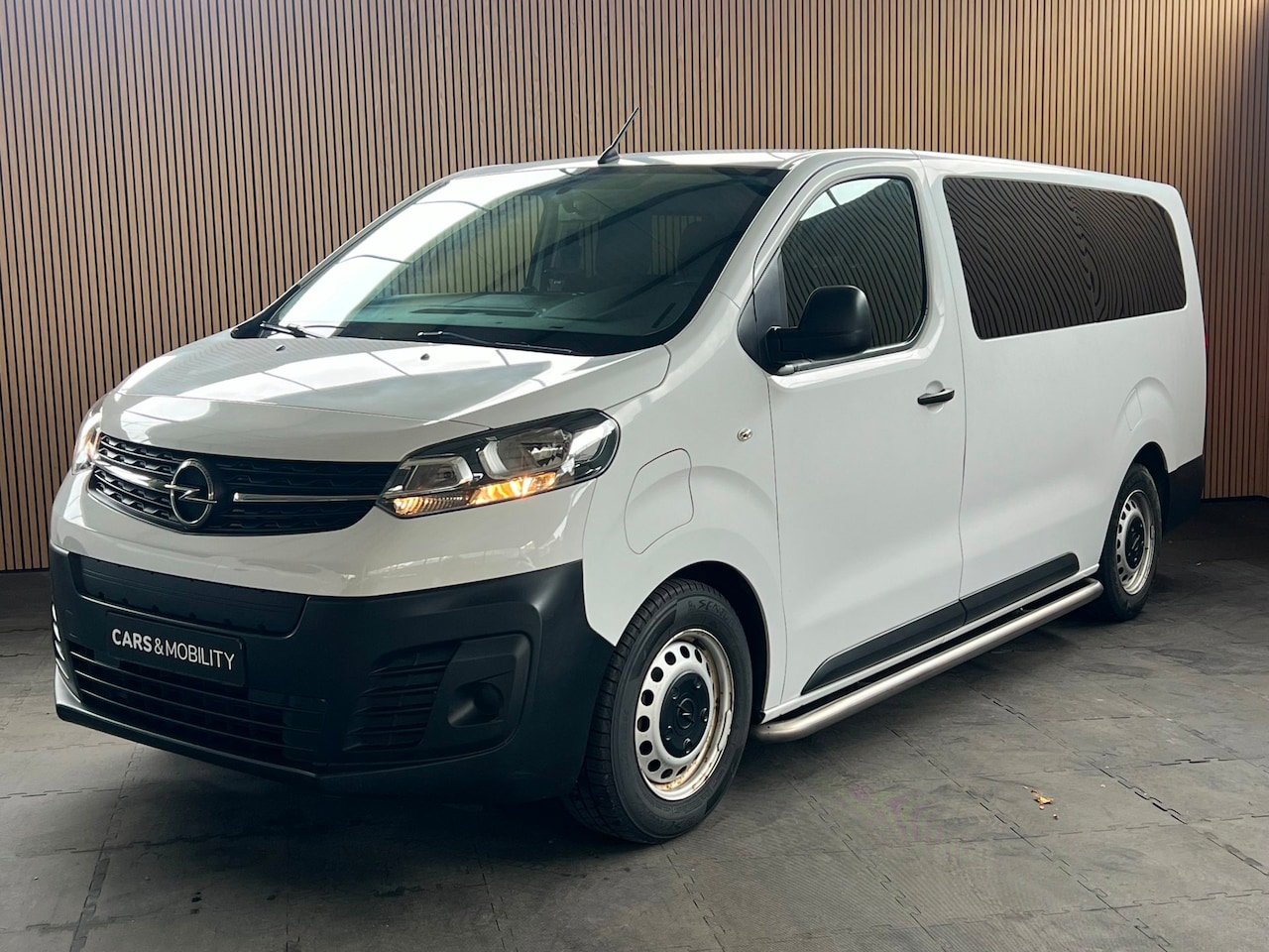 Opel Vivaro-e Combi - L3H1 75 kWh | Panoramadak | Taxi klaar | Privacyglas - AutoWereld.nl