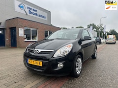 Hyundai i20 - AUTOMAAT/ NAP lage km.stand/airco/audio/elektr.ramen/MOOI en UNIEK I20 1.4i i-Motion