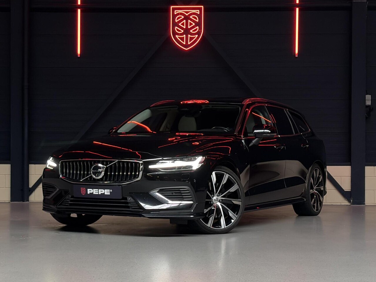 Volvo V60 - T6 PHEV AWD Ultimate Bright |PANO|TREKH.|H&K|360° - AutoWereld.nl