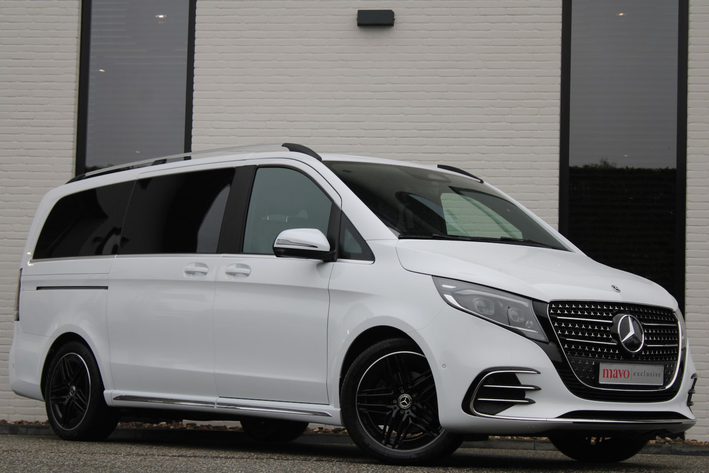 Mercedes-Benz V-klasse - 300d / AMG / DC / Luchtvering / Elec Stoelen / 360 Camera / Burmester / Vol Opties / NIEUW - AutoWereld.nl