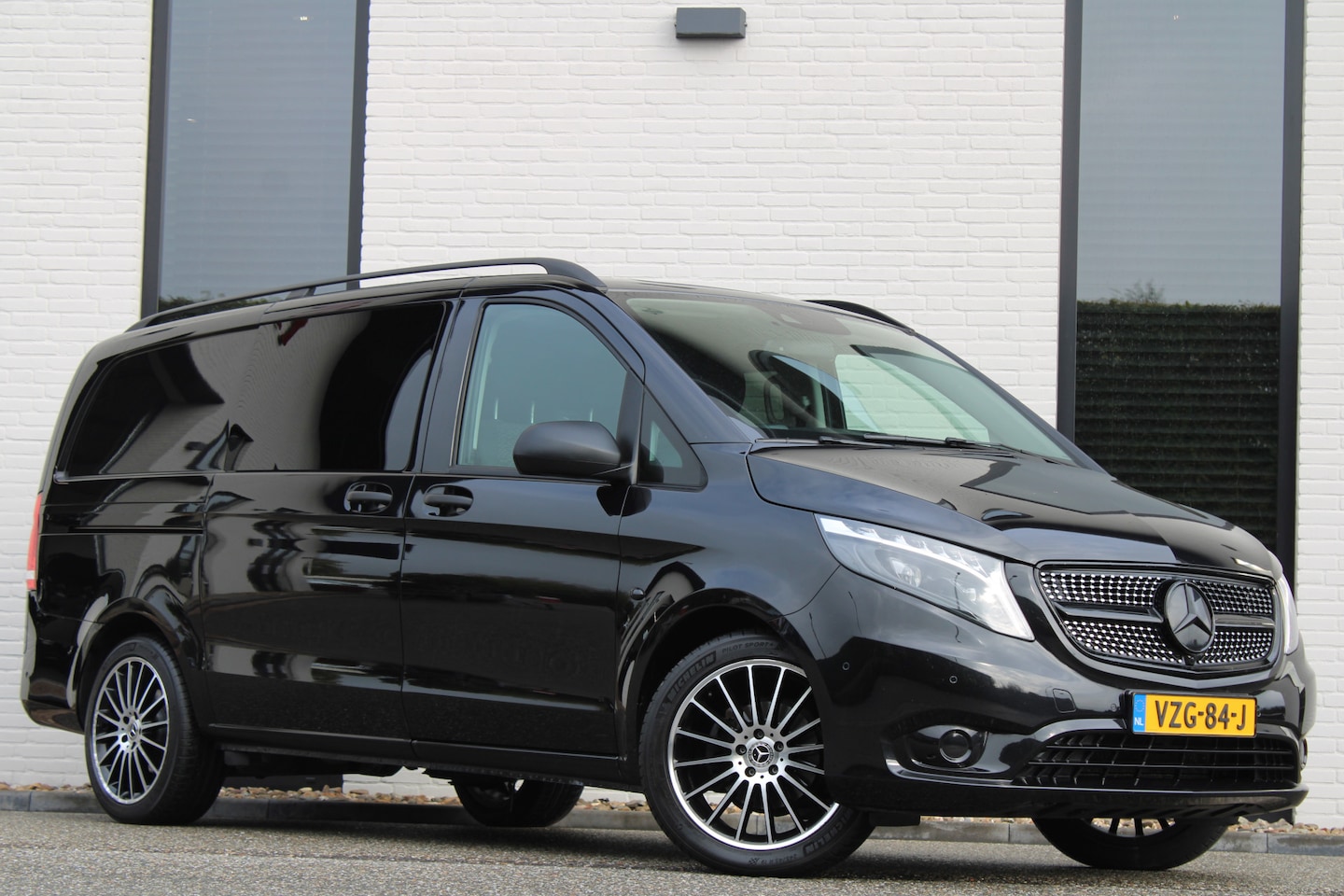 Mercedes-Benz Vito - 114 CDI Aut / Lang / DC / 2x Schuifdeur / Leer / Camera / Vol Opties / Nette Staat - AutoWereld.nl