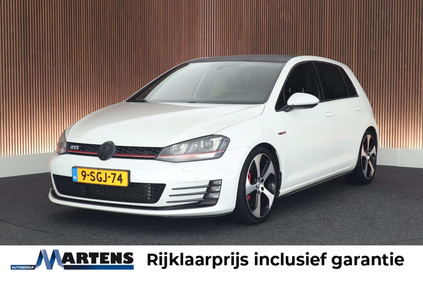 Volkswagen Golf - 2.0 TSI 230pk DSG GTI Performance Xenon Camera Navigatie Cruise Control Drive Select - AutoWereld.nl