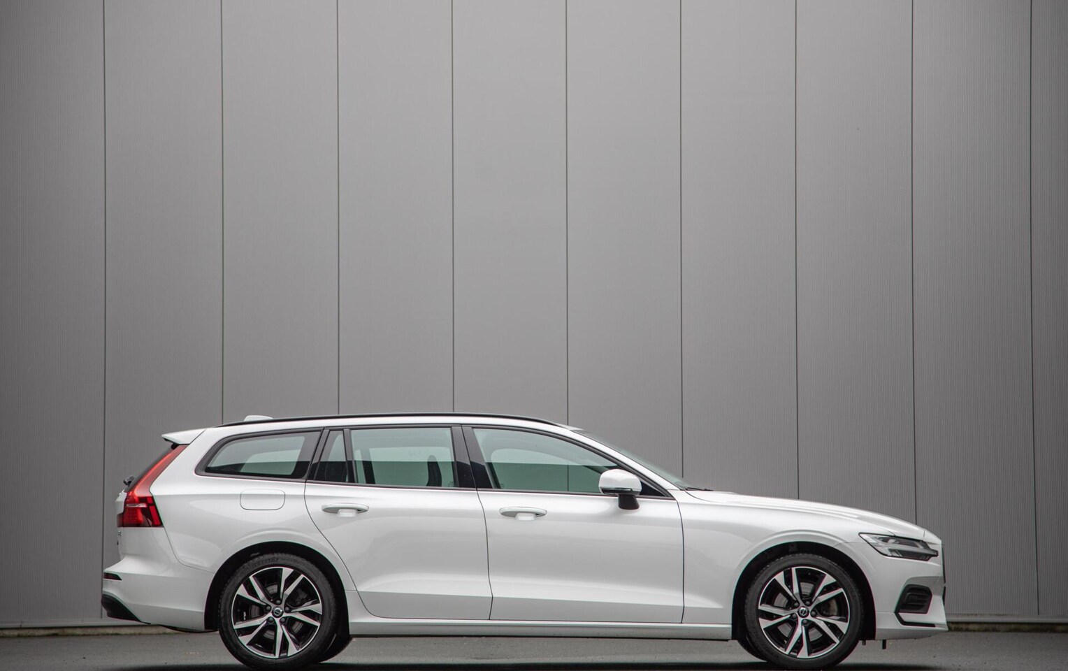Volvo V60 - 2.0 B4 Core MY2026|Leder|Stoelverwarming|Allseason - AutoWereld.nl