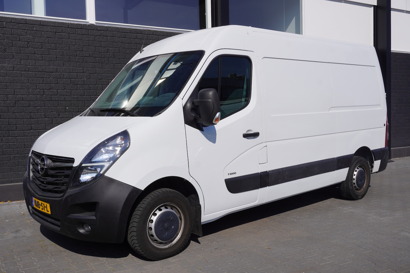 Opel Movano - 2.3 Turbo 135PK L2H2 EURO 6 - Airco - Cruise - Camera - €13.950,- Excl. - AutoWereld.nl