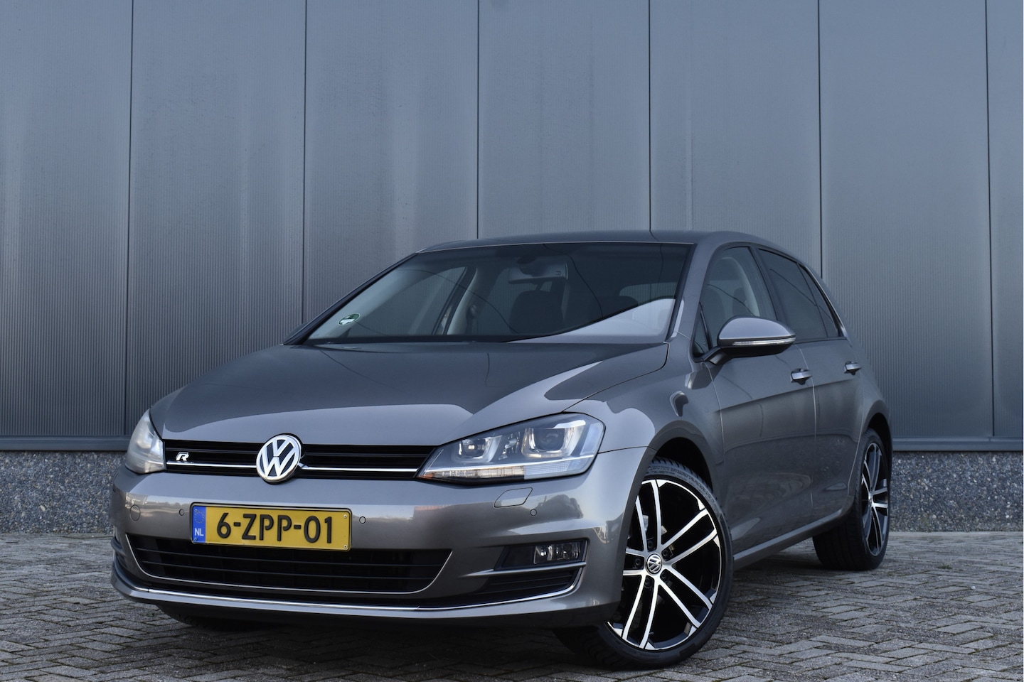 Volkswagen Golf - 1.4 TSI Highline R-line Carplay - Keyless - NAP - AutoWereld.nl