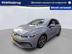 Volkswagen Golf - 1.5 TSI 130pk Style / Panorama schuifk dak / Navigatie / LM 18 inch / LED / Parkeersensore