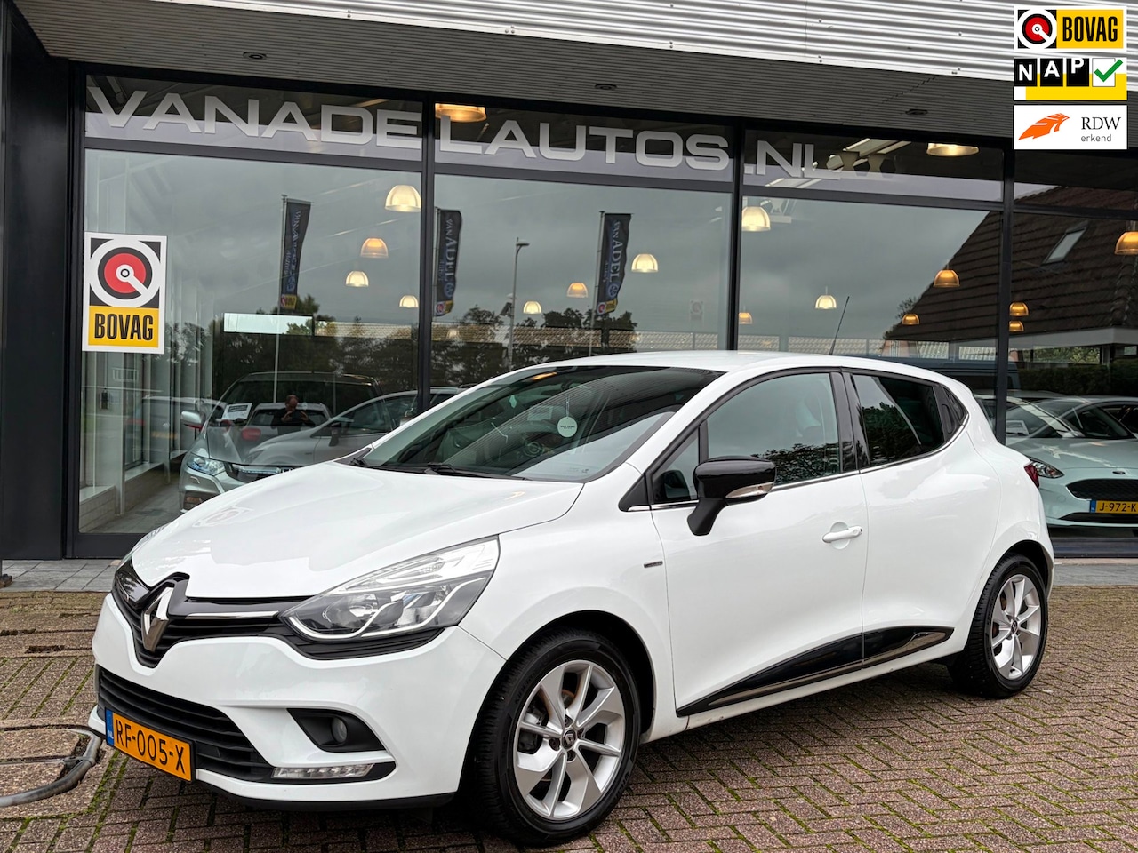 Renault Clio - 0.9 TCe Limited 5Drs 1e Eig! Navi Airco Cruise Park.Sens NL-Auto NAP Dealeronderhouden! - AutoWereld.nl