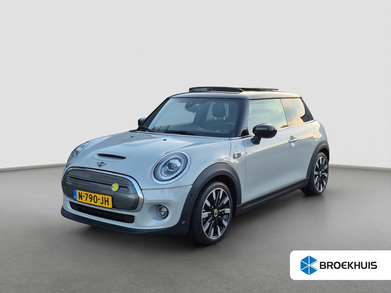 MINI Electric - Yours 33 kWh Panoramadak | Matrix LED | Keyless | Luxe leder | Stoelverwarming | Camera | - AutoWereld.nl