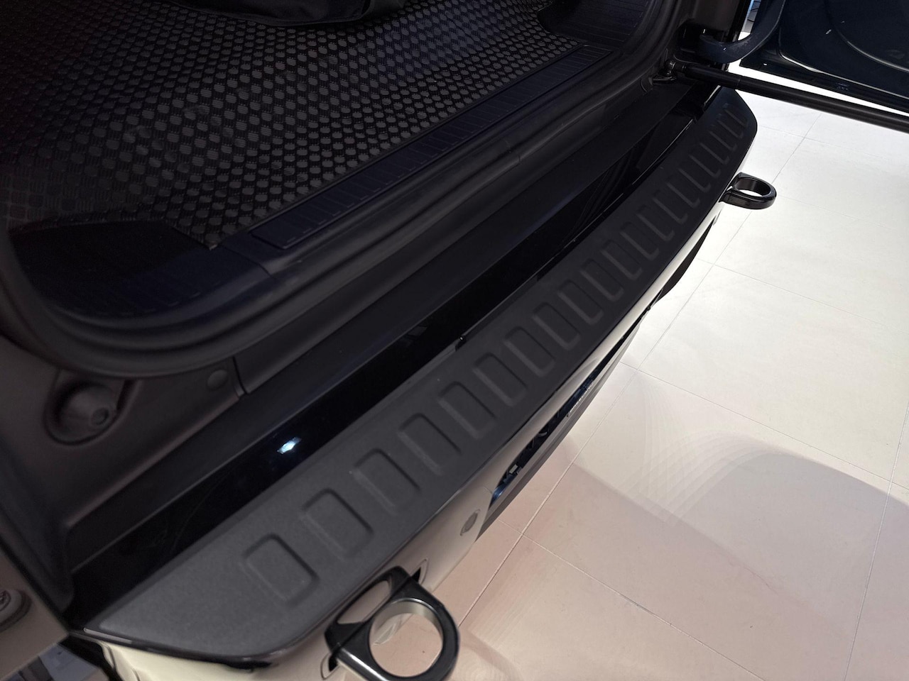 Land Rover Defender 110 - P300e Dynamic SE Edition | Explorer Pack | Trekhaak | Cold Climate Pack - AutoWereld.nl