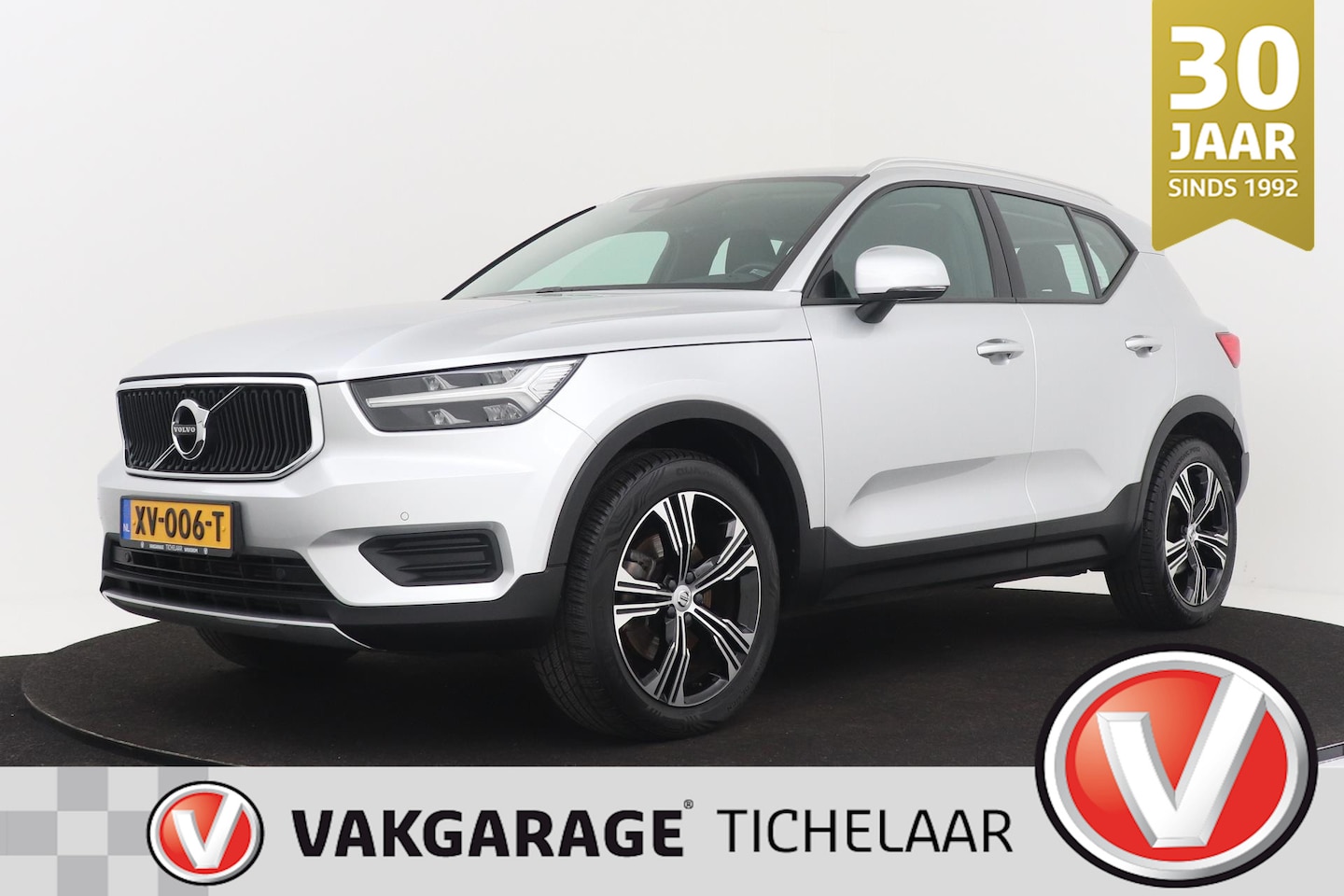 Volvo XC40 - 2.0 T4 Momentum | Uitklap Trekhaak | Org NL | Digital Cockpit | Camera | Stoelverwarming | - AutoWereld.nl