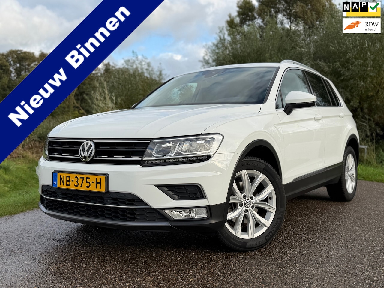 Volkswagen Tiguan - 1.4 TSI ACT Highline / Automaat / NL Auto / Elektrische trekhaak / Stoelverwarming / ACC / - AutoWereld.nl